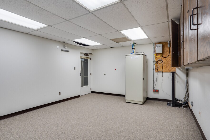 More Photos Of 2716 Commerce St, Wichita Falls Industrial For Sale