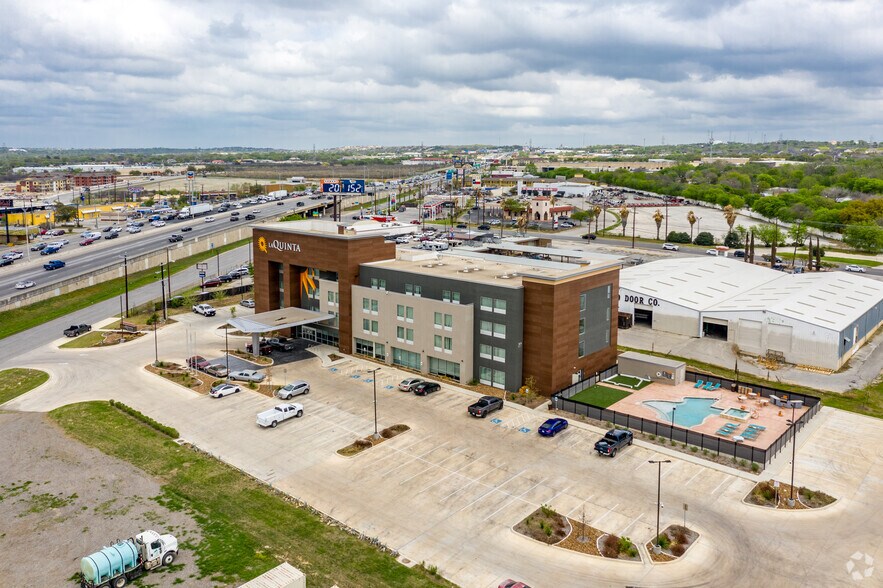 More Photos Of 11006 N Interstate 35 N, San Antonio Hotel For Sale