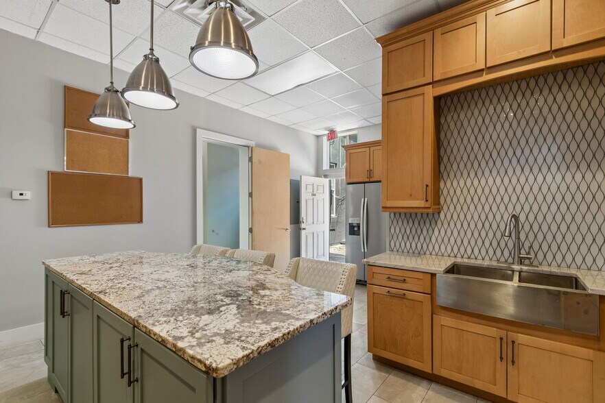 More Photos Of 2801-2805 Dr Martin Luther King Jr St N, Saint Petersburg Storefront Retail Office For Lease