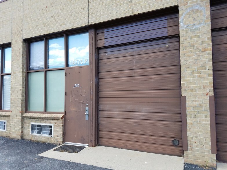 More Photos Of 18775 N Frederick Rd, Gaithersburg Warehouse For Lease