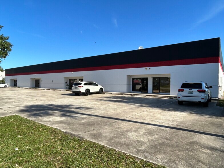 More Photos Of 550 Gus Hipp Blvd, Rockledge Showroom For Lease