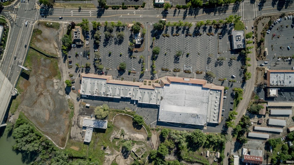 More Photos Of 110-192 Hartnell Ave, Redding Unknown For Lease