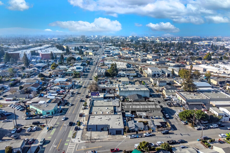 More Photos Of 2951 Middlefield Rd, Redwood City Service For Sale