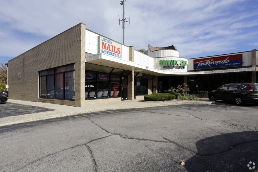 More Photos Of 7840 Ogden Ave, Lyons General Retail For Lease