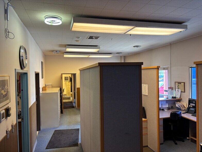 More Photos Of 6920 SW 111th Ave, Beaverton Warehouse For Sale