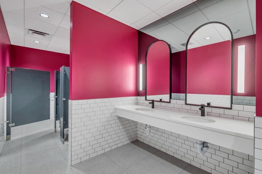 More Photos Of 2200 8th Ave S, Nashville Showroom For Lease