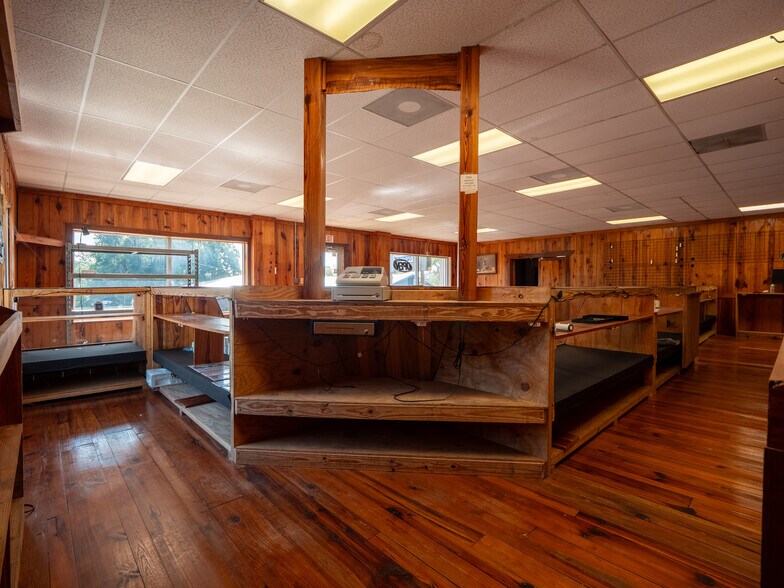 More Photos Of 290 S Duval Ave, Madison Flex For Sale