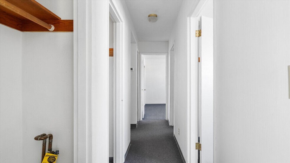 More Photos Of 5804 W Clearwater Ave, Kennewick Freestanding For Sale