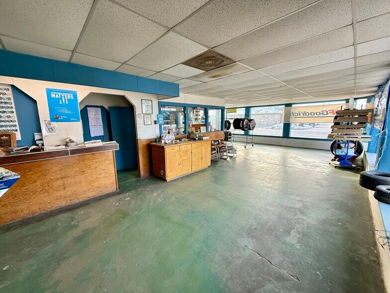 More Photos Of 400 Center St, Marysville Service For Sale