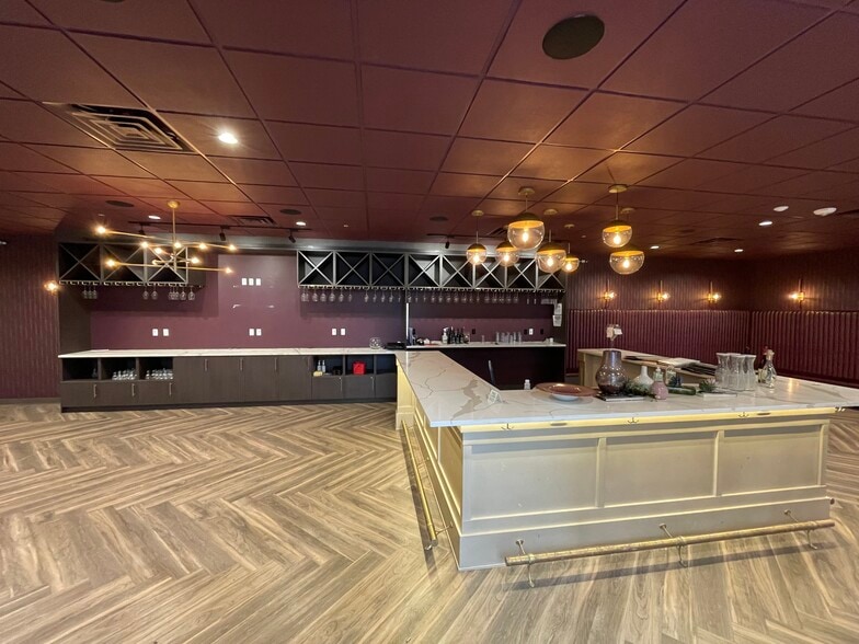 More Photos Of 35 Division Ave S, Grand Rapids Storefront For Lease