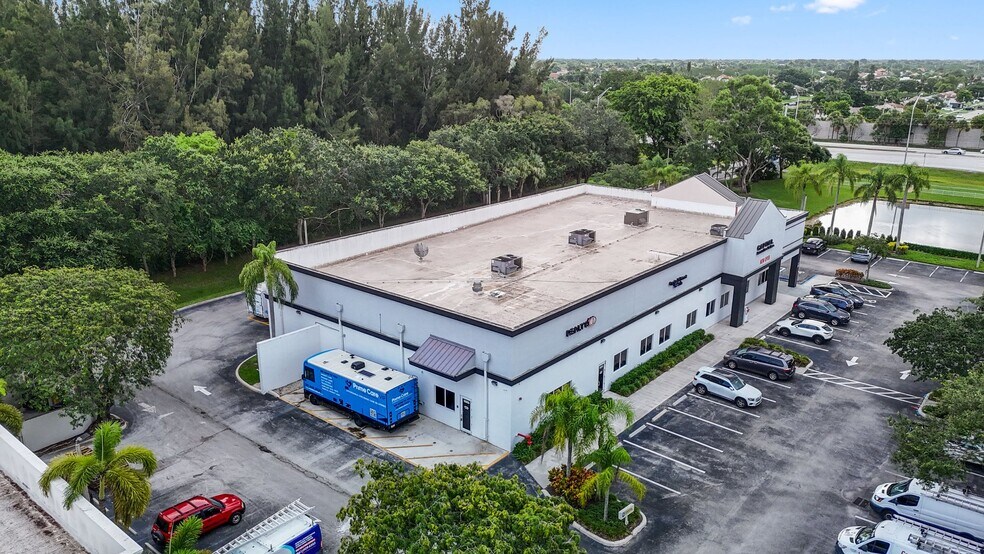 More Photos Of 10055 Yamato Rd, Boca Raton Medical For Lease