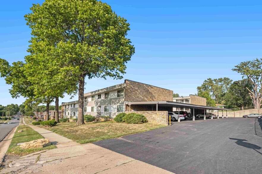 More Photos Of 8831-8837 Glenwood Ct, Overland Park Apartments For Sale