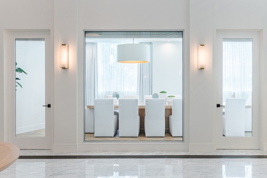 More Photos Of 2211 W Burbank Blvd, Burbank Office For Sale