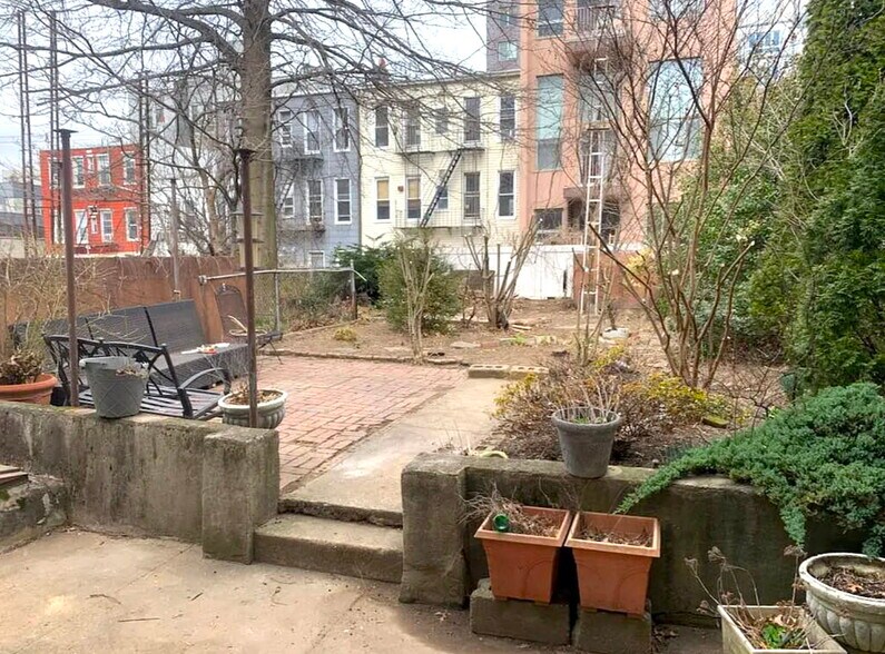 More Photos Of 141 Conselyea St, Brooklyn Multifamily For Sale