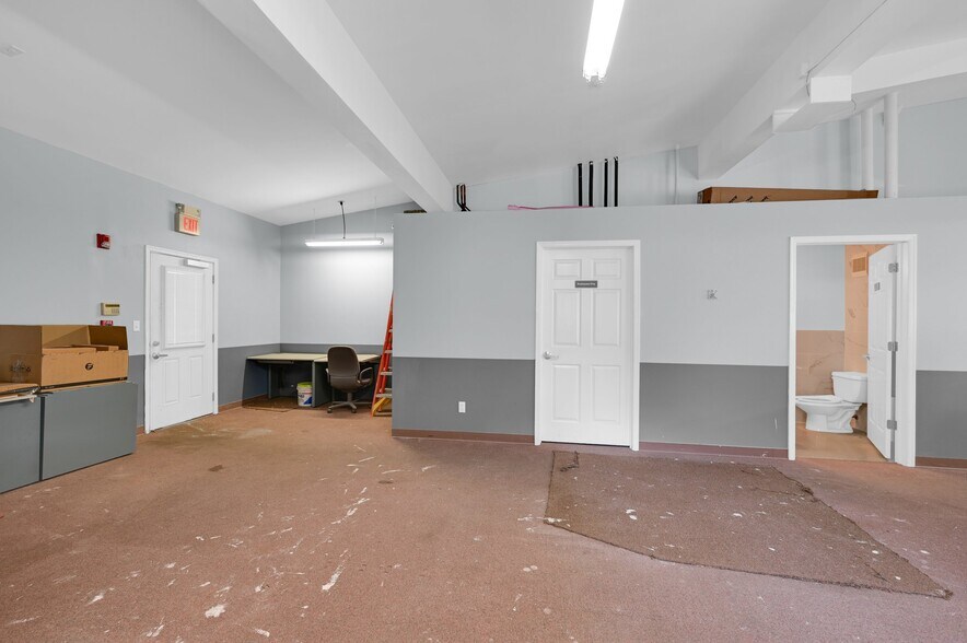 More Photos Of 170-172 Spring St, Newton Office For Sale