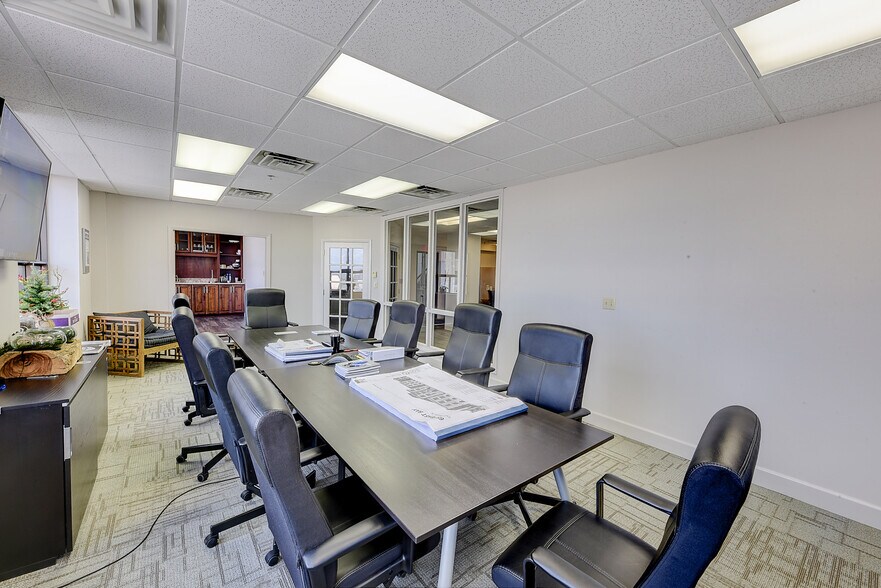 More Photos Of 118-120 W Adams St, Jacksonville Loft Creative Space For Lease