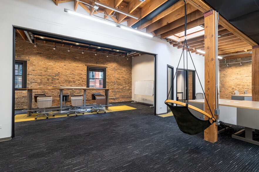 More Photos Of 220-230 W Kinzie St, Chicago Loft Creative Space For Lease