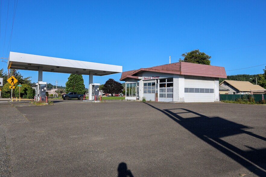 More Photos Of 2118 Winchester Ave, Reedsport Convenience Store For Sale