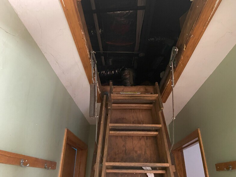 More Photos Of 5424-5428 25th St, Cicero Industrial For Sale