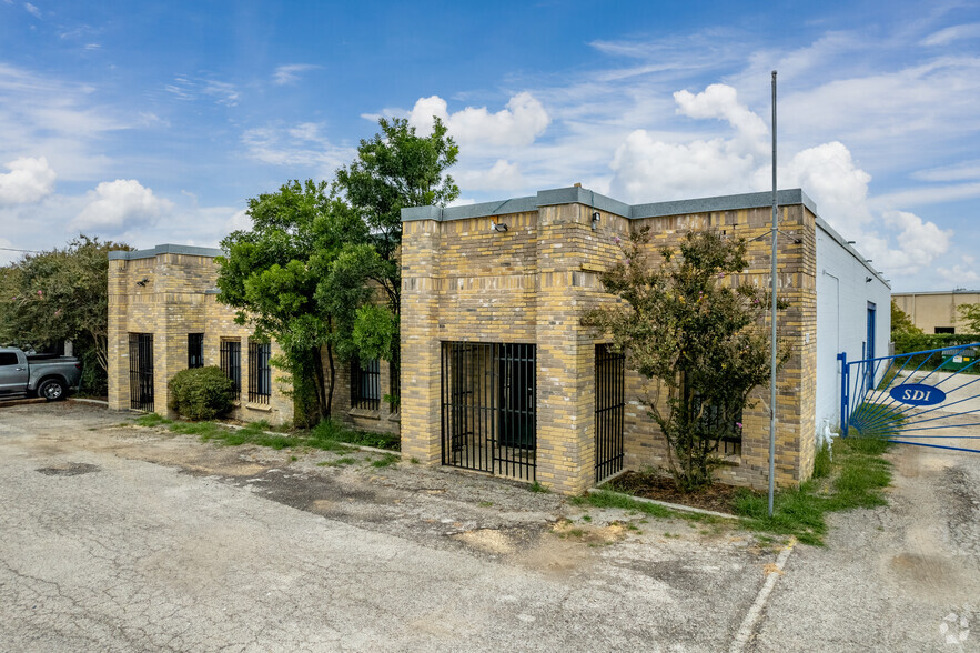 Primary Photo Of 7316 NE Loop 410, San Antonio Showroom For Lease