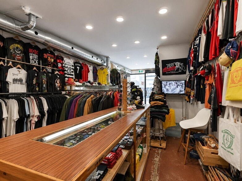 More Photos Of 193 1/2 Baldwin St, Toronto Storefront Retail Residential For Sale