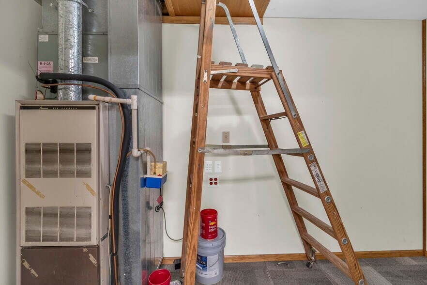 More Photos Of 112 S Pine St, Norborne Bank For Sale