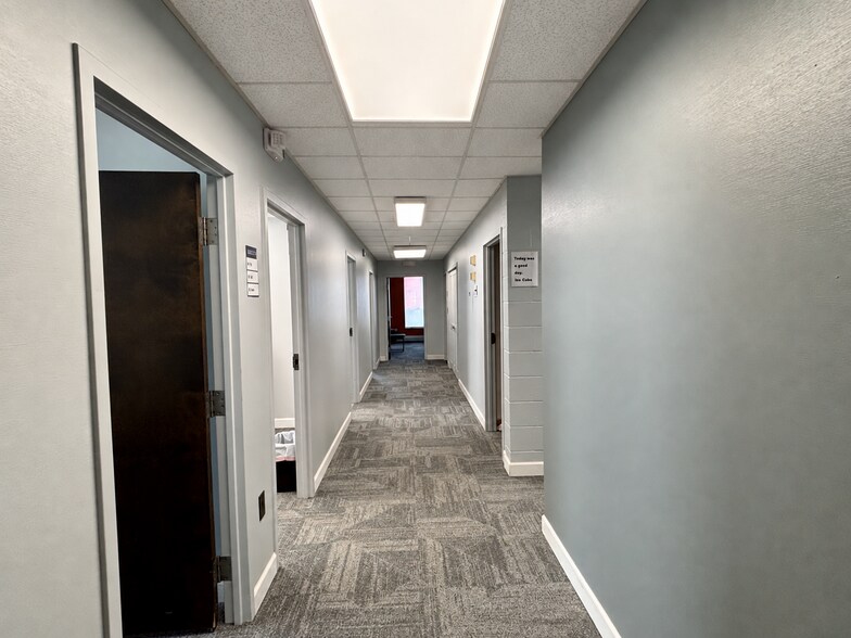 More Photos Of 1231 Roth Dr, Lansing Office For Sale