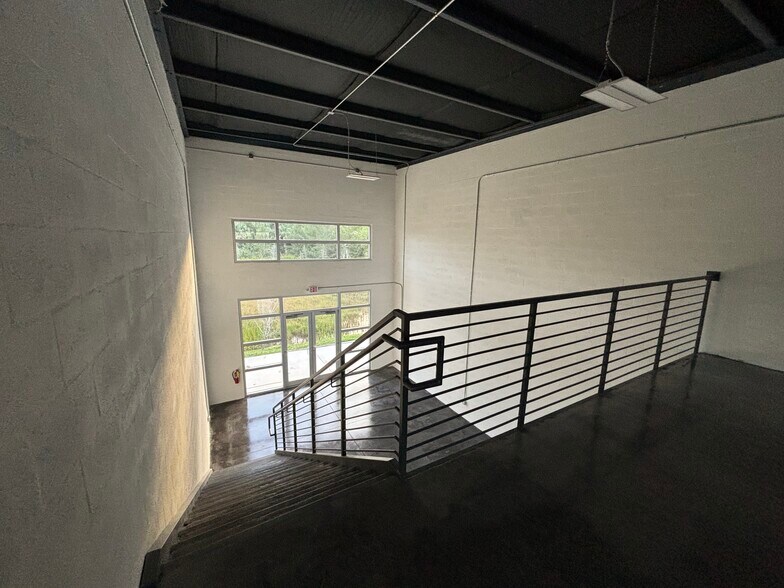 More Photos Of 28292 Industrial Rd, Bonita Springs Flex For Lease