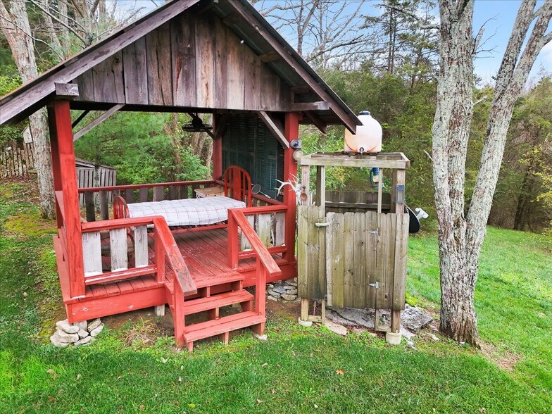 More Photos Of 2945 Greenbrier Rd, Madison Specialty For Sale