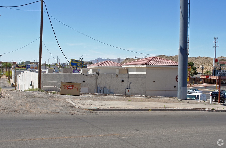 More Photos Of 3500 N Mesa St, El Paso Unknown For Lease