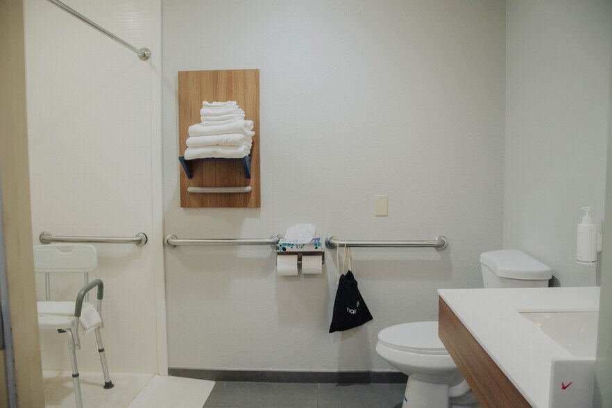 More Photos Of 1640 Cedar St, Raton Hotel For Sale