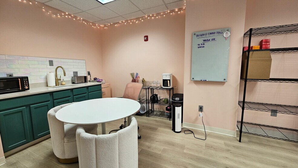 More Photos Of 822 Kumho Dr, Fairlawn Medical For Lease