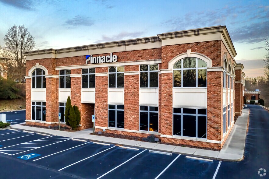 More Photos Of 108 Gateway Blvd, Mooresville Office For Lease