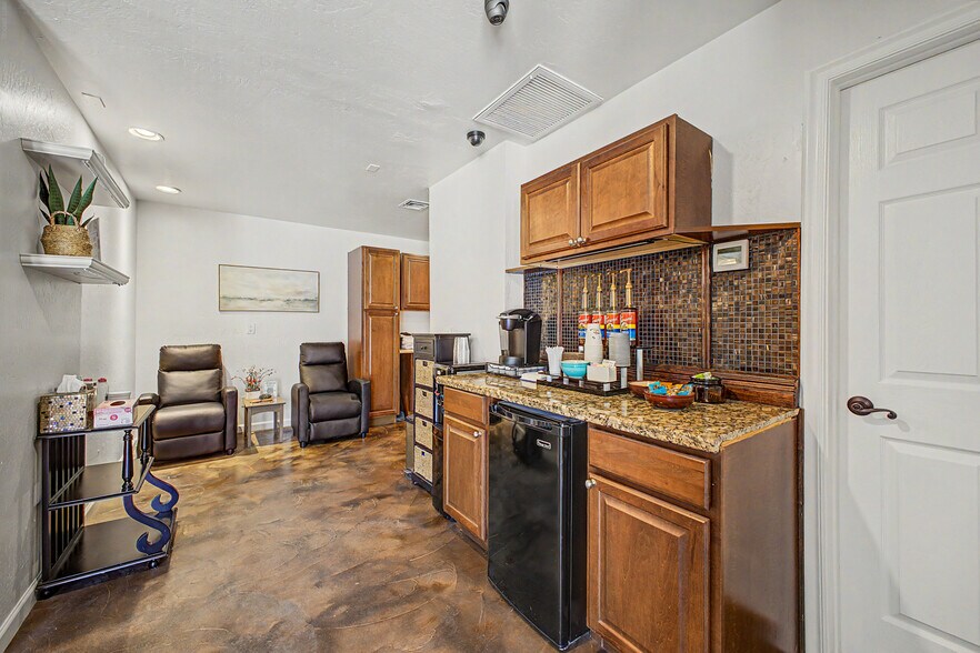 More Photos Of 7506 E Monterey Way, Scottsdale Office For Sale