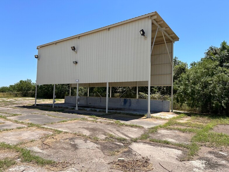 More Photos Of 2100 Industrial Blvd, Alice Warehouse For Sale