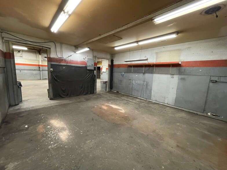 More Photos Of 8621 Fairview Rd, Charlotte Unknown For Lease