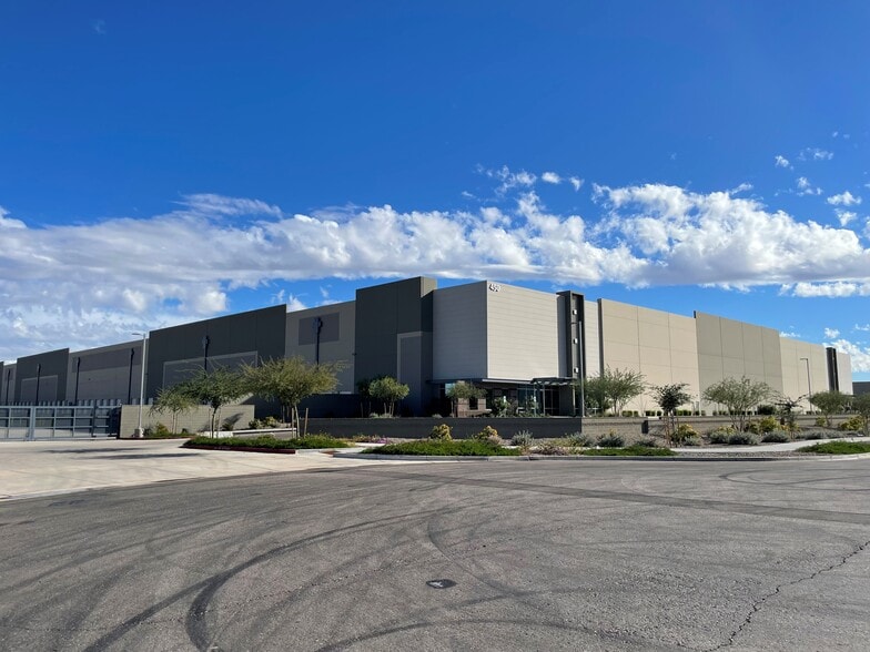 More Photos Of 450 E Germann Rd, Gilbert Warehouse For Lease