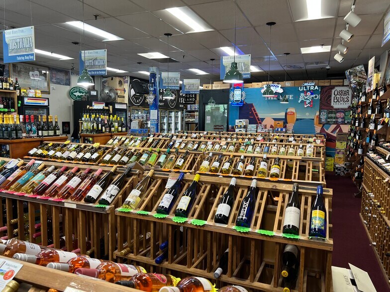 More Photos Of 10414-10492 Auto Park Dr, Bethesda Freestanding For Lease