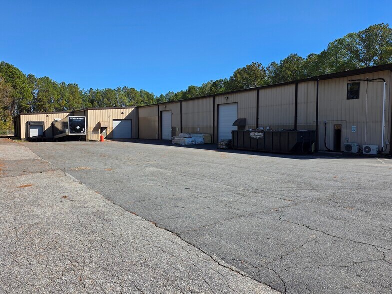 More Photos Of 318 Bell Park Dr, Woodstock Distribution For Lease