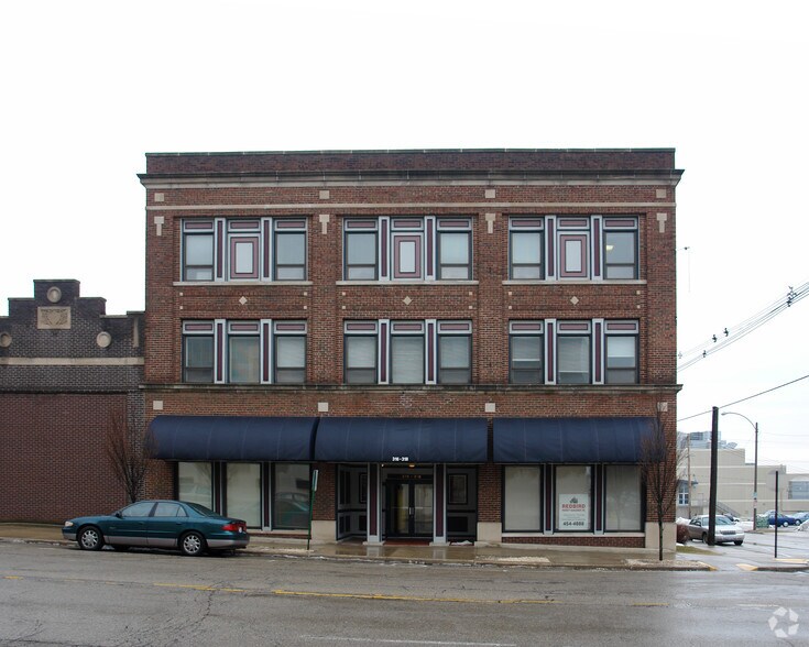 More Photos Of 316-318 Washington St, Bloomington Storefront Retail Office For Lease