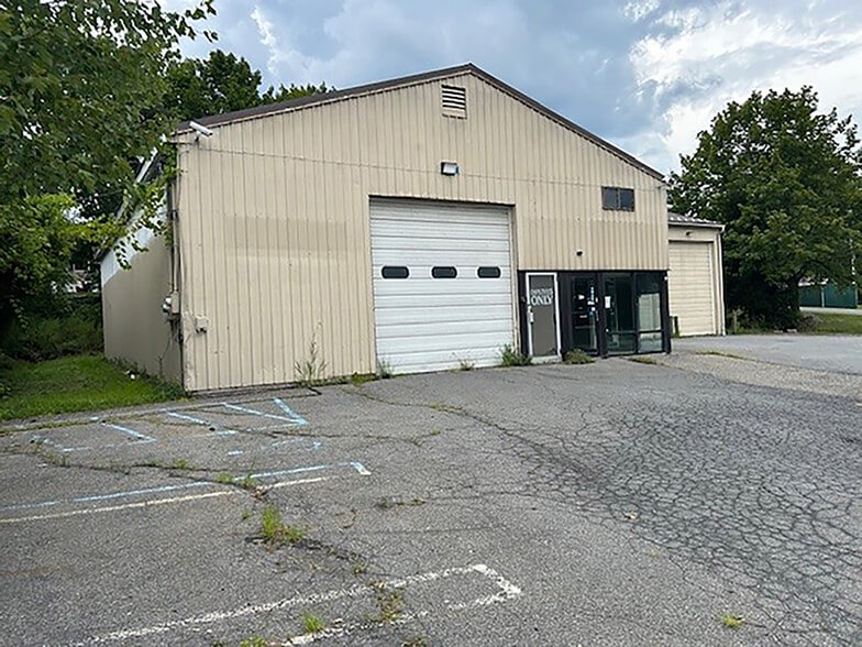 More Photos Of 1581 Route 211 E, Middletown Storefront For Lease