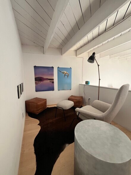 More Photos Of 553-555 Rose Ave, Venice Office For Lease