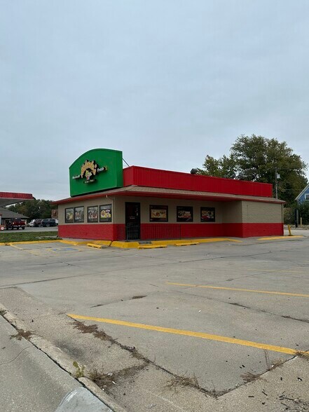 Primary Photo Of 1806 N Lincoln Ave, York Fast Food For Sale
