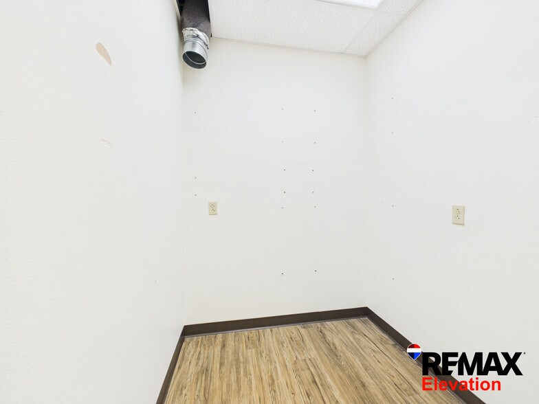 More Photos Of 156 N 6th St, Basin Office For Lease