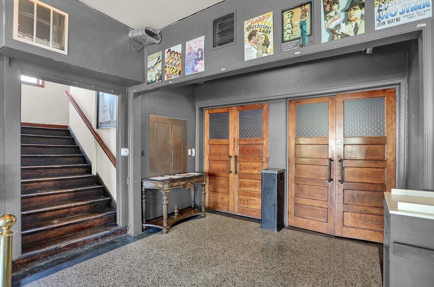 More Photos Of 111 S Walnut St, Edinburgh Theater Concert Hall For Sale