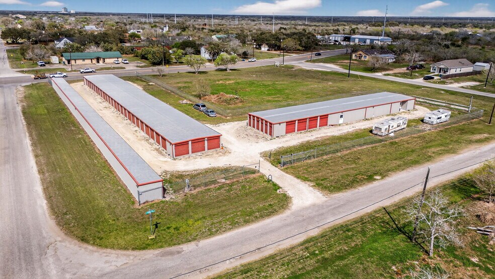 Primary Photo Of 608 Bayou st, Refugio Self Storage For Sale