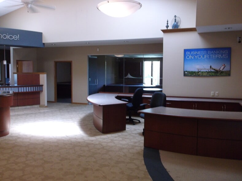 More Photos Of 2450 Witzel Ave, Oshkosh Office For Sale