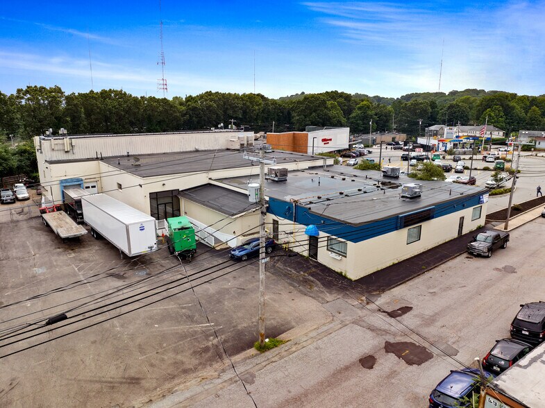 More Photos Of 56 Ramsdell St, Newton Showroom For Lease