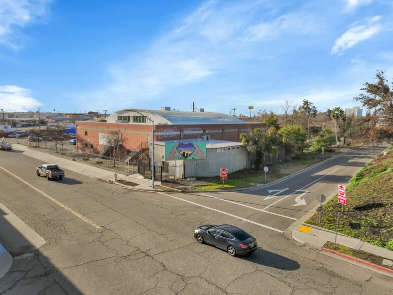 More Photos Of 2428 San Benito St, Fresno Showroom For Sale