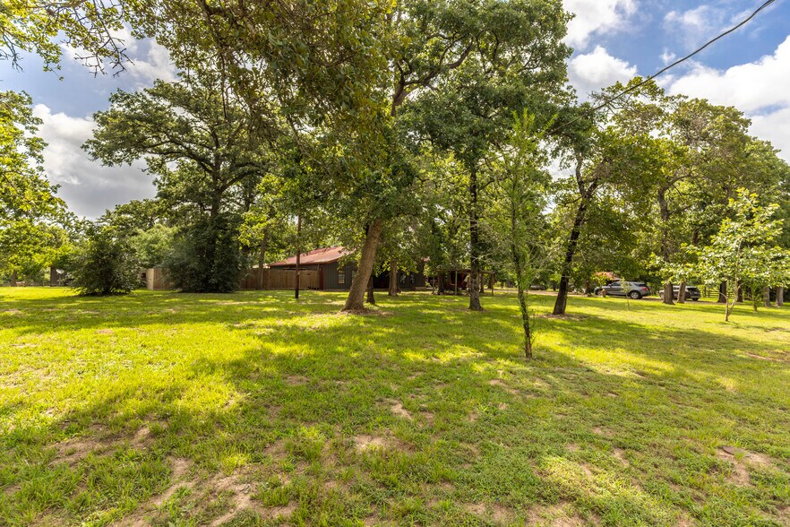 More Photos Of 7710 TX-36, Bellville Specialty For Sale